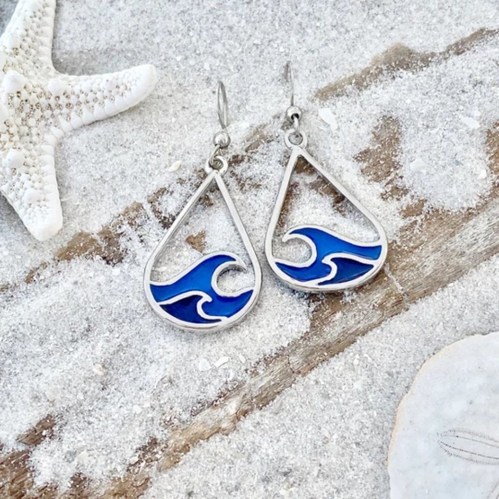 FREE SHIPPING!! Curling Wave Earrings